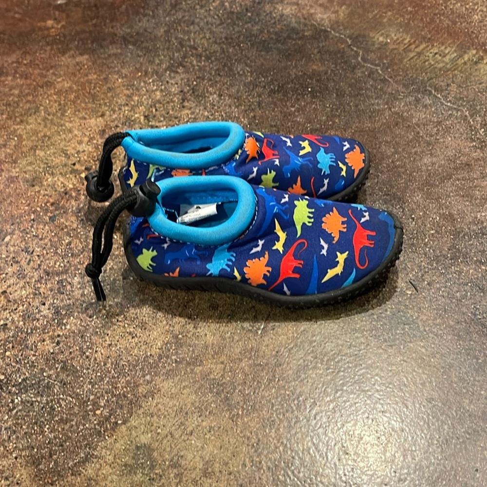 Tommy Bahamas dinosaur water shoes toddler size 5/6